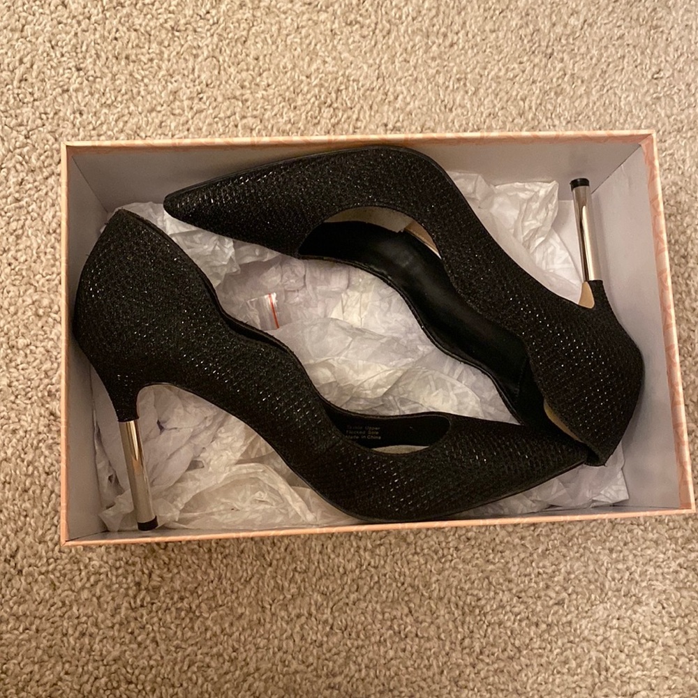 Jewel badgley mischka black shimmer heels
